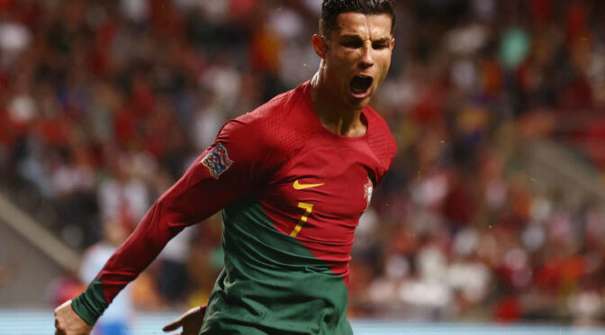 Ronaldo không hay nhất thì cũng phải nổi nhất